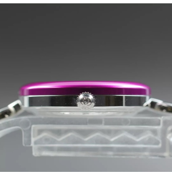 RARE GUCCI LUXURY Watch in Silver - Picture 7 of 9